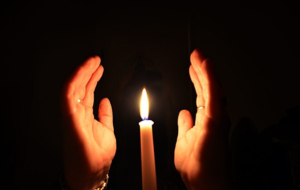 Candles-in-Manifestation