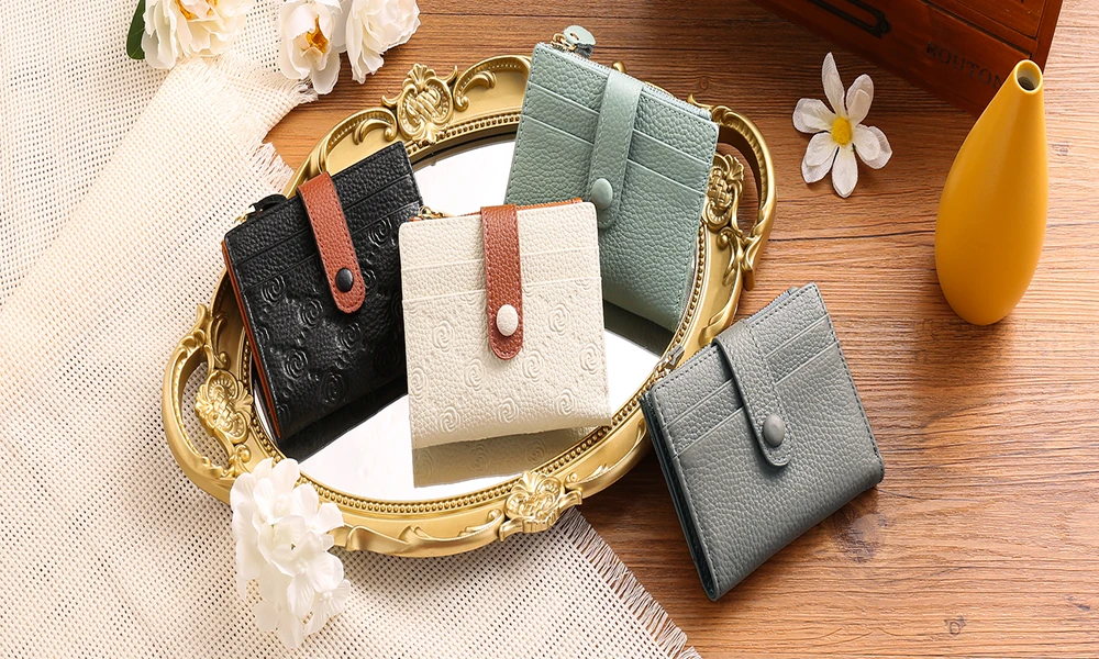Women’s Compact Wallets: Top 7 Things to Consider